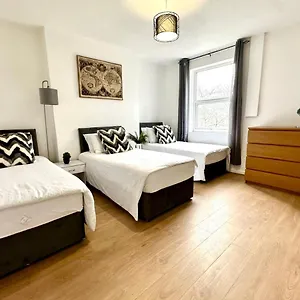Beautiful 3-bed With Driveway Parking Apartment